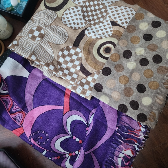 Bundle Of Colorful Scarfs (19 In Total) - Picture 3 of 6